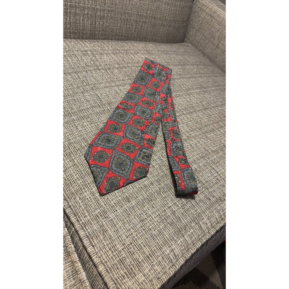 Vintage Je Suis Red Silk Medallion Necktie Made in USA